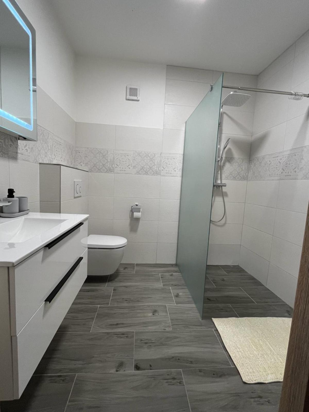 Apartman Kuga Mikulov Buitenkant foto